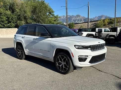 Used 2022 Jeep Grand Cherokee Summit AWD/4WD image 9