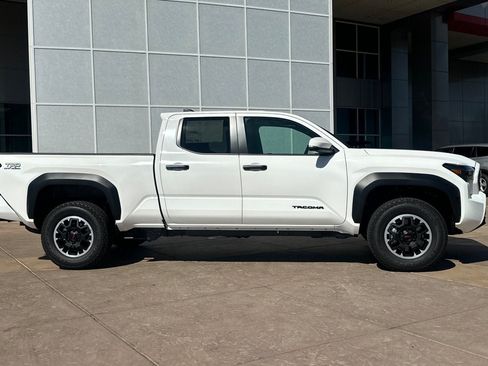 New 2026 Toyota Tacoma TRD Off-Road w/ TRD Off Road Upgrade Package AWD/4WD image 3