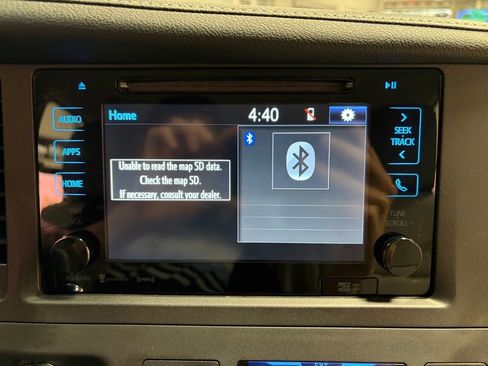 Used 2017 Toyota Sienna XLE w/ XLE Navigation Package image 18