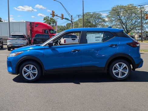 New 2025 Nissan Kicks Play S image 4