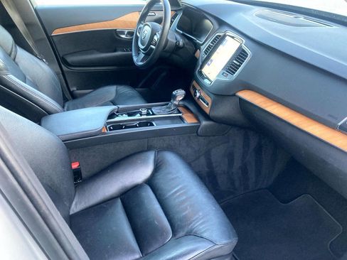 Used 2022 Volvo XC90 T6 Momentum w/ Climate Package image 15