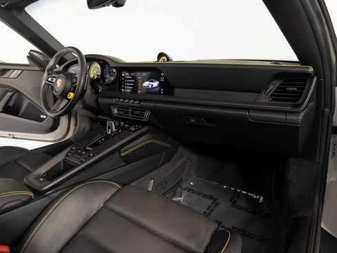 Certified 2022 Porsche 911 Targa 4 GTS image 23
