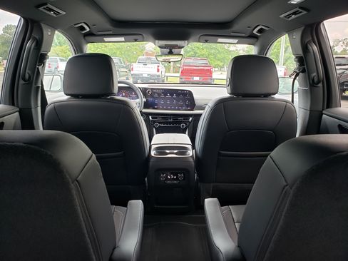 New 2026 Chevrolet Traverse LT w/ Sun and Wheel Package FWD image 35
