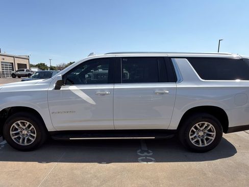Used 2024 Chevrolet Suburban LS RWD image 8