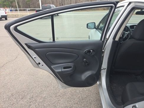 Used 2019 Nissan Versa S Plus image 25