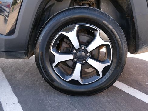 Used 2019 Jeep Renegade Trailhawk image 16