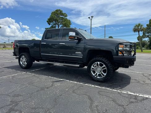 Used 2017 Chevrolet Silverado 2500 High Country w/ Duramax Plus Package AWD/4WD image 4