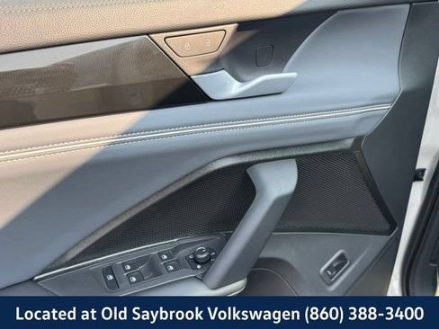 Certified 2025 Volkswagen Tiguan SEL R-Line AWD/4WD image 37