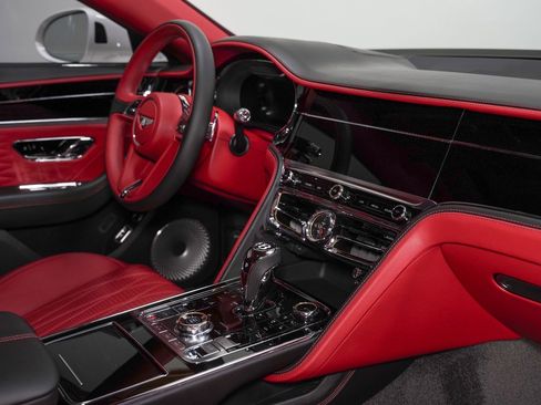 Used 2020 Bentley Flying Spur W12 image 30