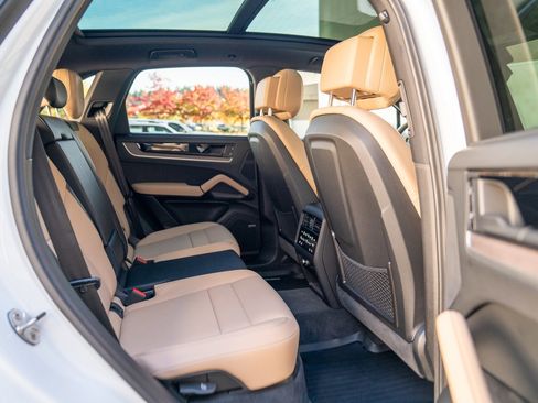 Used 2025 Porsche Cayenne image 23