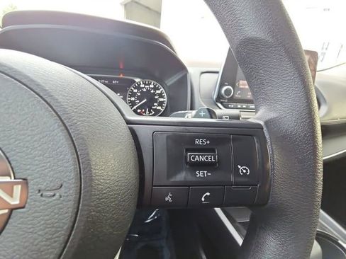 Used 2023 Nissan Rogue S image 12