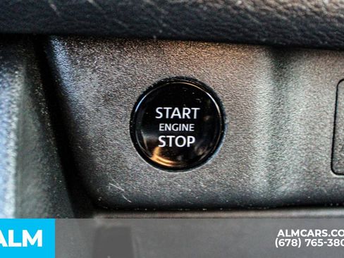 Used 2024 Nissan Rogue S image 27