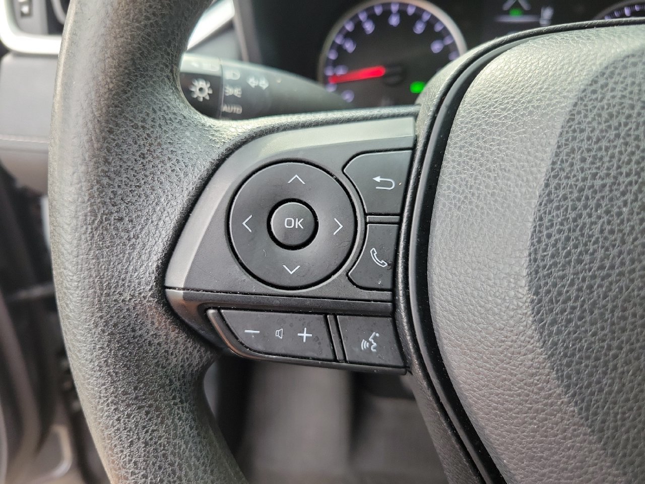 Used 2022 Toyota RAV4 XLE w/ Convenience Package FWD image 20