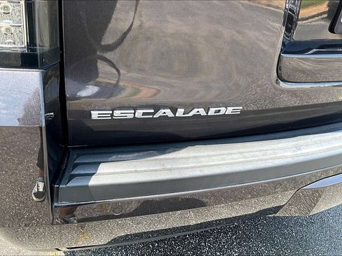 Used 2018 Cadillac Escalade Premium Luxury AWD/4WD image 24