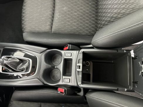 Used 2019 Nissan Rogue SV AWD/4WD image 15