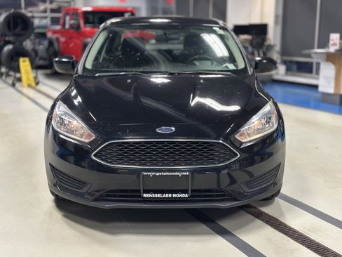 Used 2018 Ford Focus SE image 2