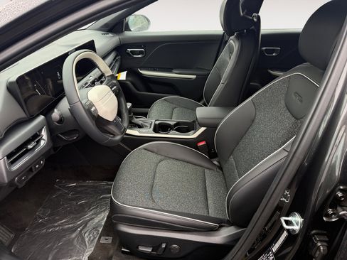 New 2025 Kia K4 GT-Line image 10