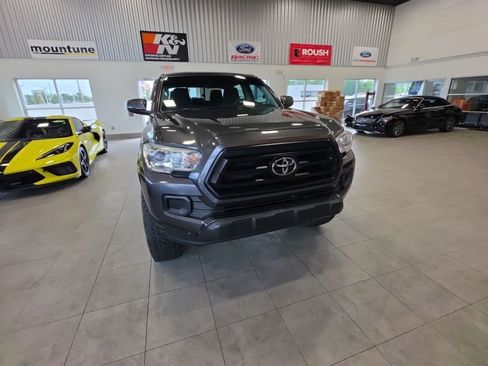 Used 2020 Toyota Tacoma SR AWD/4WD image 4