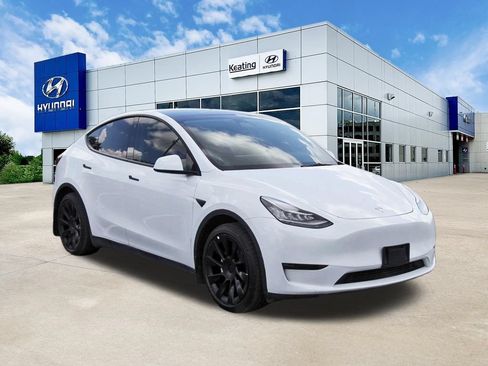 Used 2023 Tesla Model Y Long Range AWD/4WD image 3