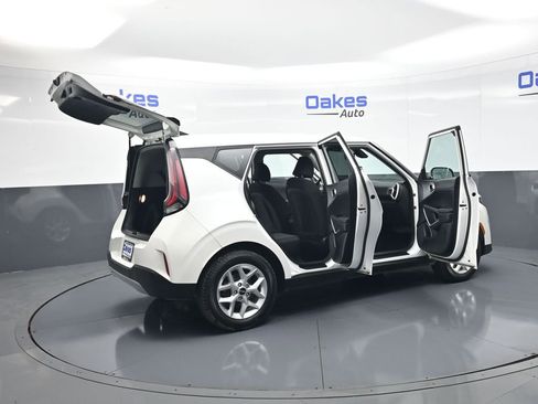 Used 2023 Kia Soul LX w/ LX Technology Package FWD image 51