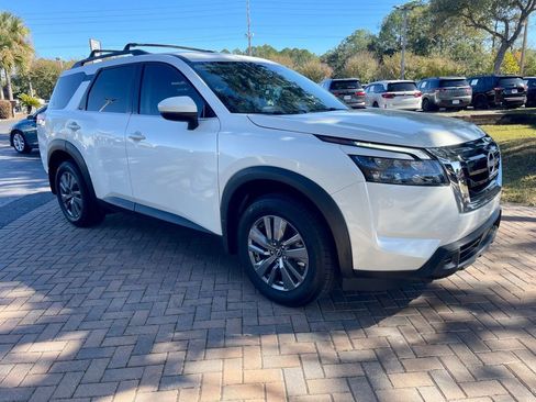 Used 2024 Nissan Pathfinder SV image 8