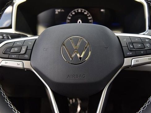 New 2026 Volkswagen Taos SE AWD/4WD image 19