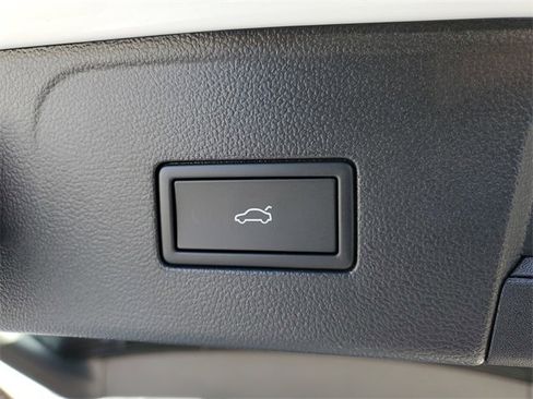 New 2026 Volkswagen Atlas SE image 8