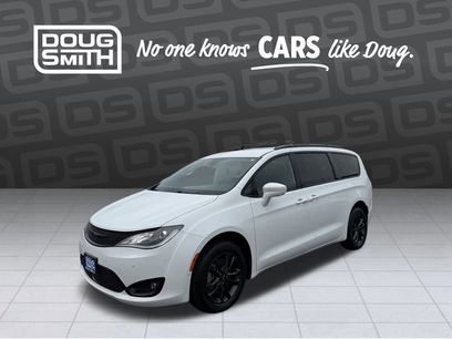 Used 2020 Chrysler Pacifica Touring-L w/ Advanced Safetytec Group