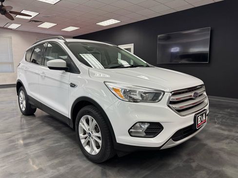 Used 2018 Ford Escape SE image 4