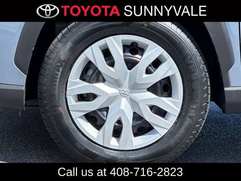 Used 2023 Toyota Corolla Cross L AWD/4WD image 12