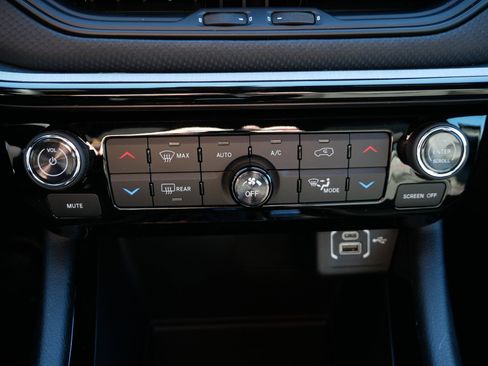 New 2026 Jeep Compass Trailhawk image 18