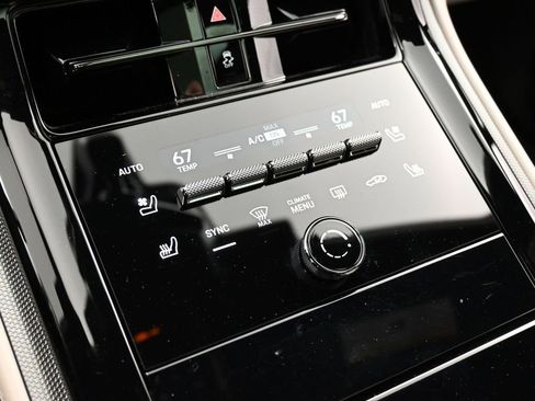 Certified 2025 Porsche Panamera 4 AWD/4WD image 21