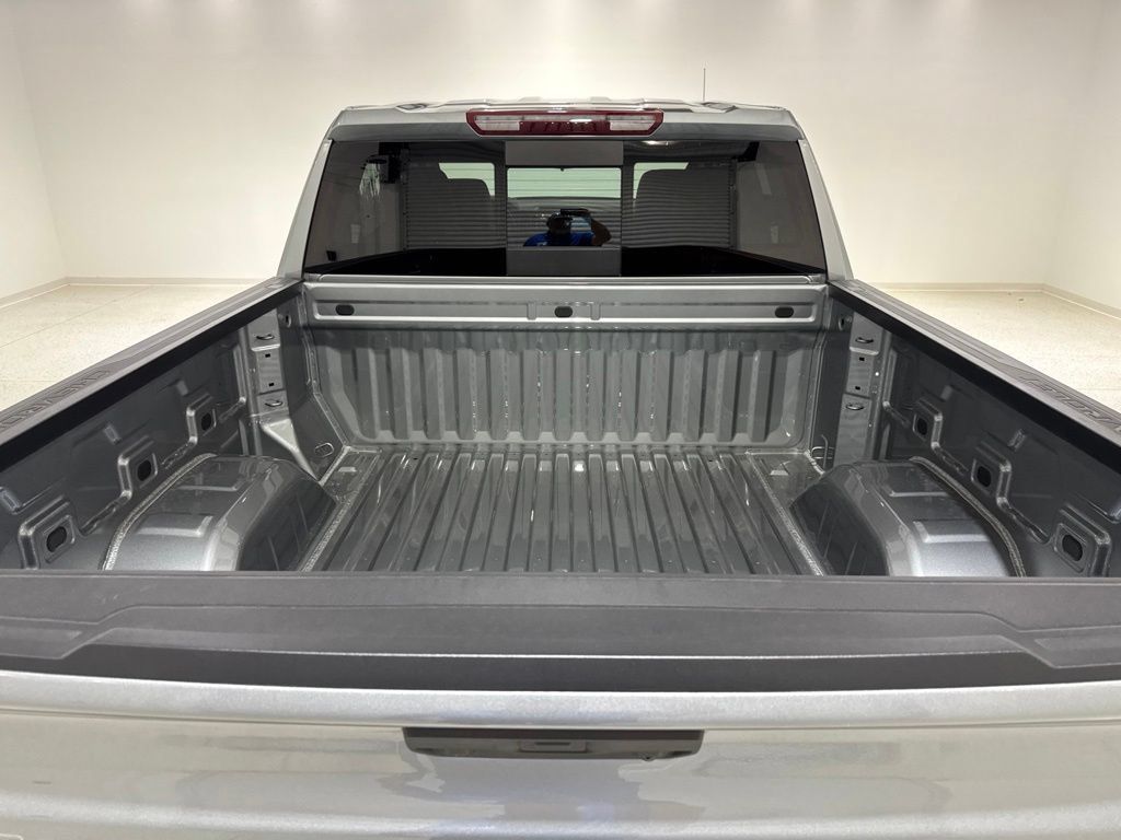 Used 2026 Chevrolet Silverado 1500 LT w/ Leather Package RWD image 24