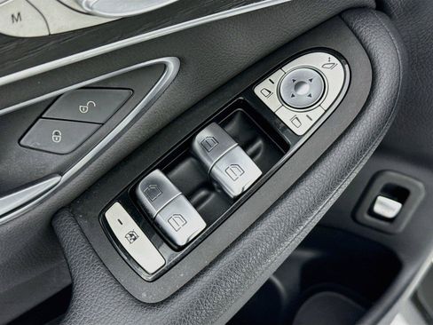 Used 2021 Mercedes-Benz GLC 300 image 27