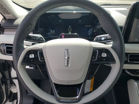 New 2026 Lincoln Aviator AWD image 15