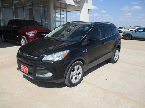 Used 2016 Ford Escape SE w/ Equipment Group 201A FWD image 2