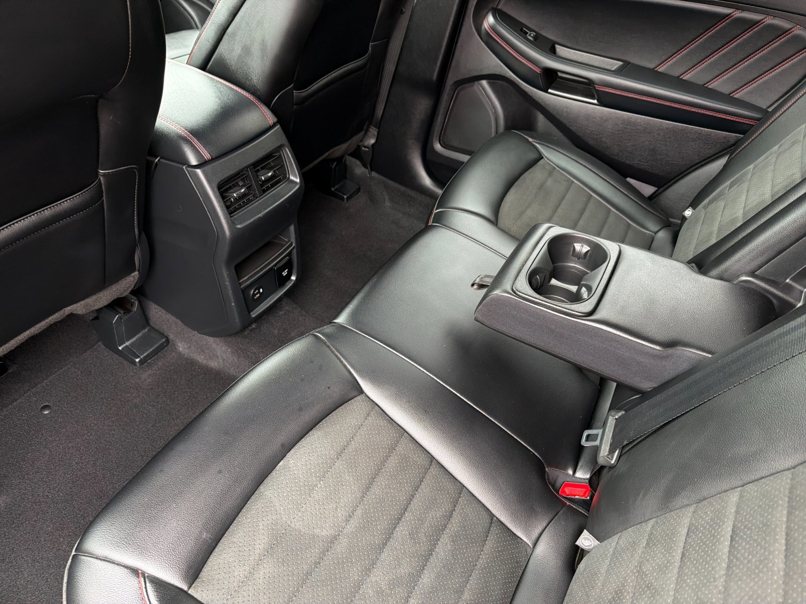 Used 2021 Ford Edge ST-Line FWD image 11