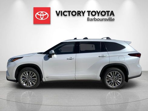 New 2026 Toyota Highlander Platinum AWD/4WD image 2