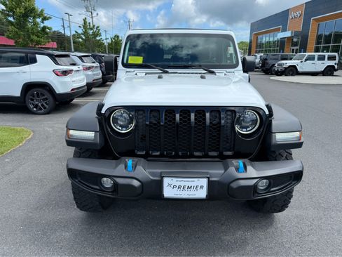 Used 2023 Jeep Wrangler Unlimited w/ Sun & Screen Package AWD/4WD image 3