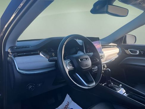 Used 2022 Jeep Compass Limited image 10