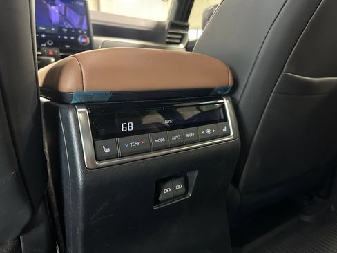 Used 2026 Lexus GX 550 w/ Accessory Package (2T) AWD/4WD image 36