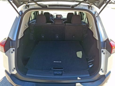 Used 2023 Nissan Rogue SV image 31