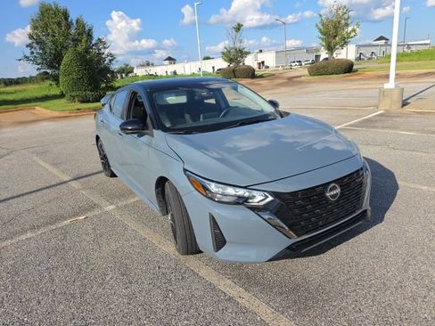 Used 2024 Nissan Sentra SR w/ SR Premium Package FWD image 4