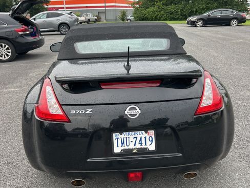 Used 2019 Nissan 370Z Touring RWD image 13