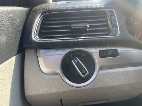 Used 2018 Volkswagen Passat 2.0T S FWD image 27