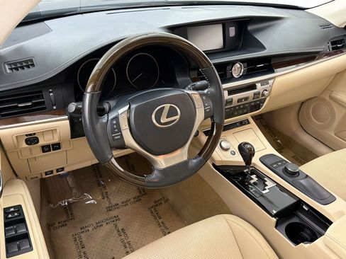 Used 2014 Lexus ES 350 w/ Premium Package FWD image 4