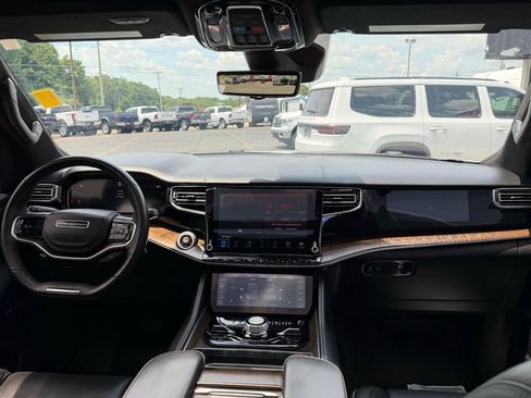 Used 2022 Jeep Grand Wagoneer Series II w/ Convenience Group III AWD/4WD image 13