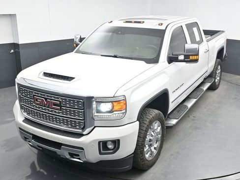 Used 2019 GMC Sierra 2500 Denali w/ Duramax Plus Package AWD/4WD image 21