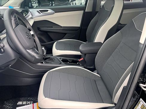 New 2026 Volkswagen Taos SE FWD image 9