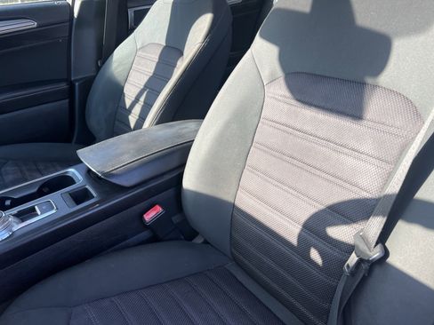 Used 2019 Ford Fusion SE image 12